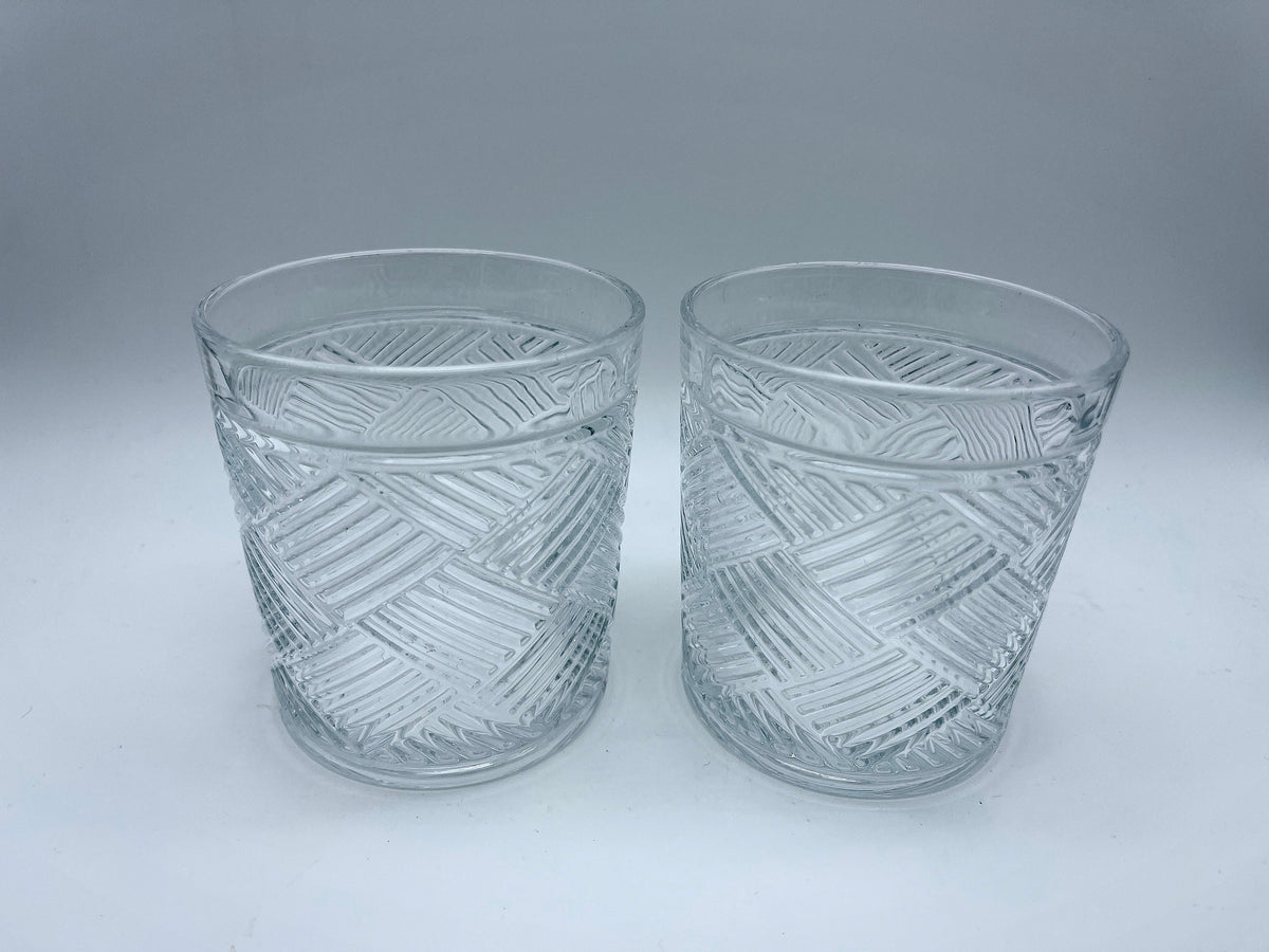 Crisscross rocks glasses detail