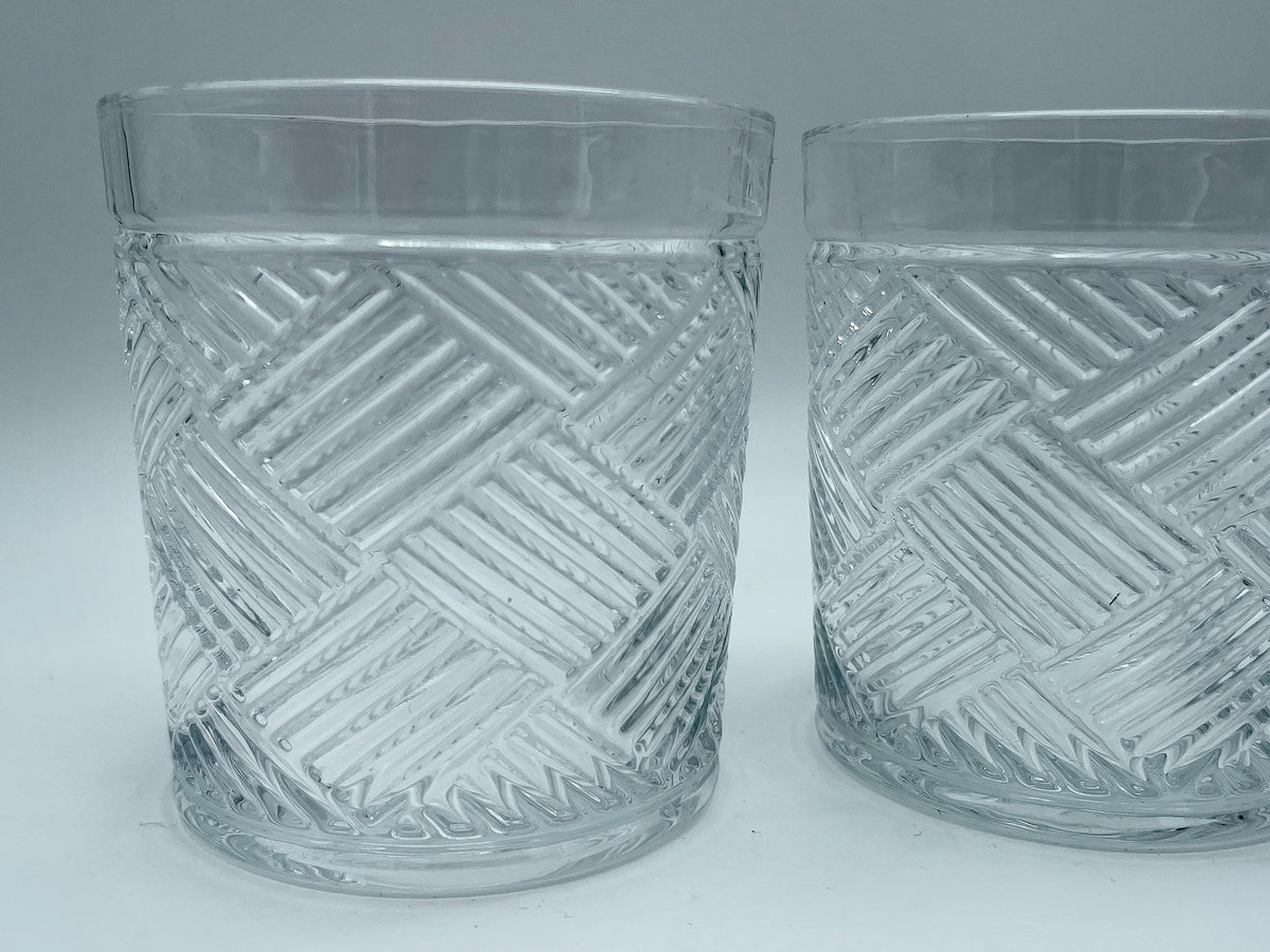 Crisscross rocks glasses