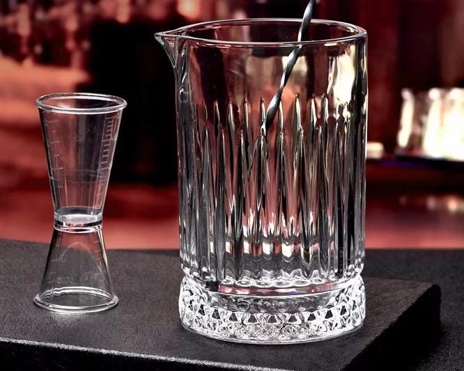 Pinstripe mixing glass base detail