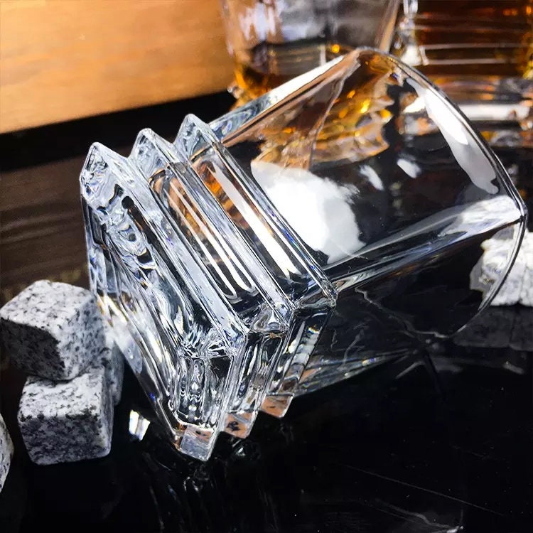 Stacked ribbed rocks glasses base